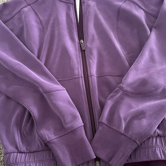 NWT Lululemon Brushed Softstreme Funnel-Neck Zip Up
Dramatic Magenta Size 6 - Picture 7 of 10